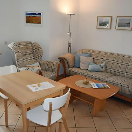 Schoene Im Zentrum Von Ruegen Thesenvitz