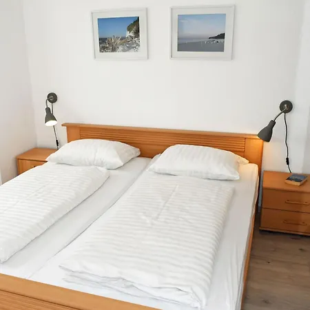 Schoene Im Zentrum Von Ruegen Thesenvitz